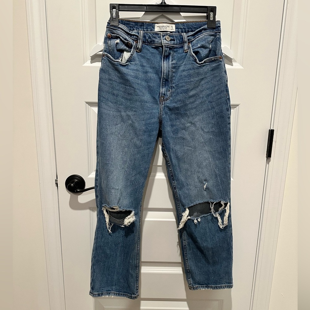 Abercrombie & Fitch
The Ankle Straight Ultra High Rise Curve Love SHORT